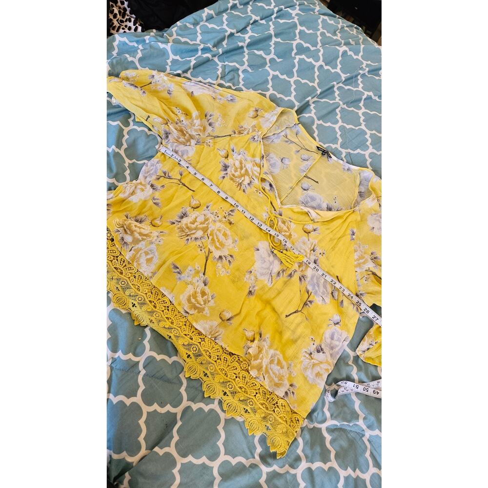 Unique Spectrum Yellow Floral Boho Blouse 3X Lace Hem Tassel Tie Top - Picture 6 of 9